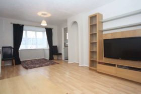 2 bedroom Flat to re...